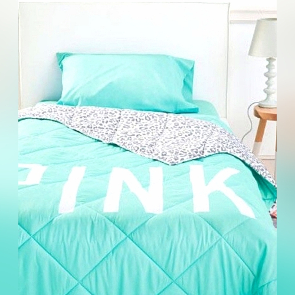 SOLD SOLD Victoria's Secret Pink Teal & Snow Leopard Full Size Comforter.